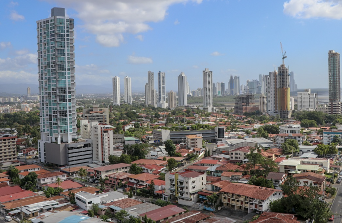 Vista-de-ciudad-de-Panamá-690x450.png
