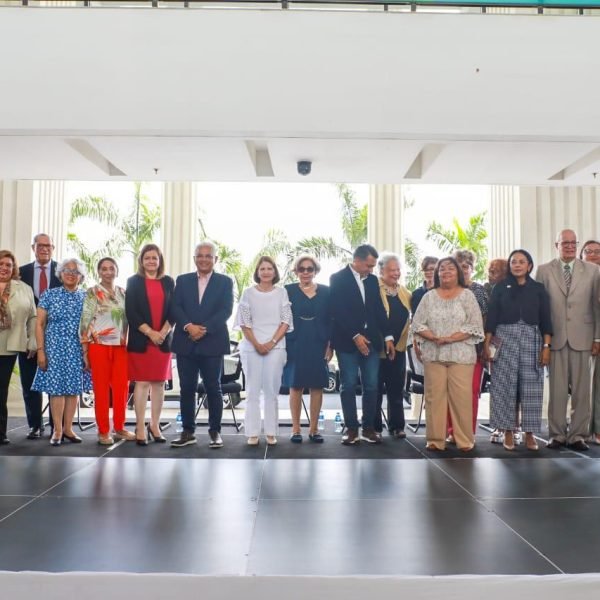 Candidatos a la presidencia firman el Pacto por los Derechos Humanos de las Personas Mayores