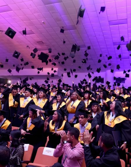 MÁS DE 300 NUEVOS PROFESIONALES DEL ITSE CELEBRAN SU GRADUACIÓN.