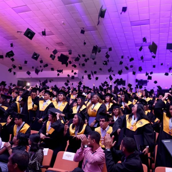 MÁS DE 300 NUEVOS PROFESIONALES DEL ITSE CELEBRAN SU GRADUACIÓN.