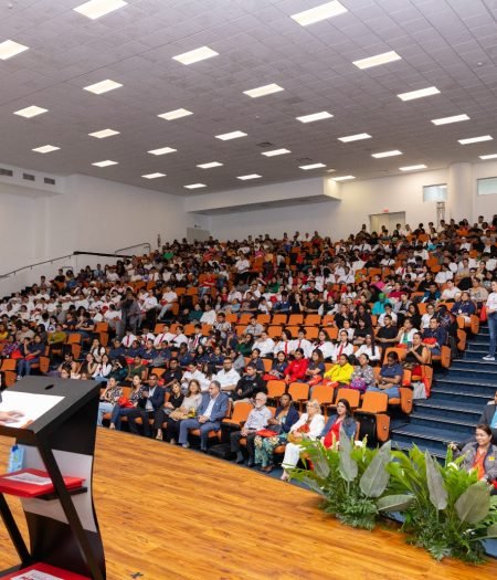 Más de 700 jóvenes beneficiados con conversatorio sobre prevención del suicidio