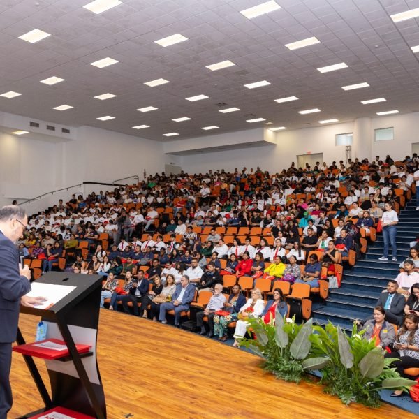 Más de 700 jóvenes beneficiados con conversatorio sobre prevención del suicidio