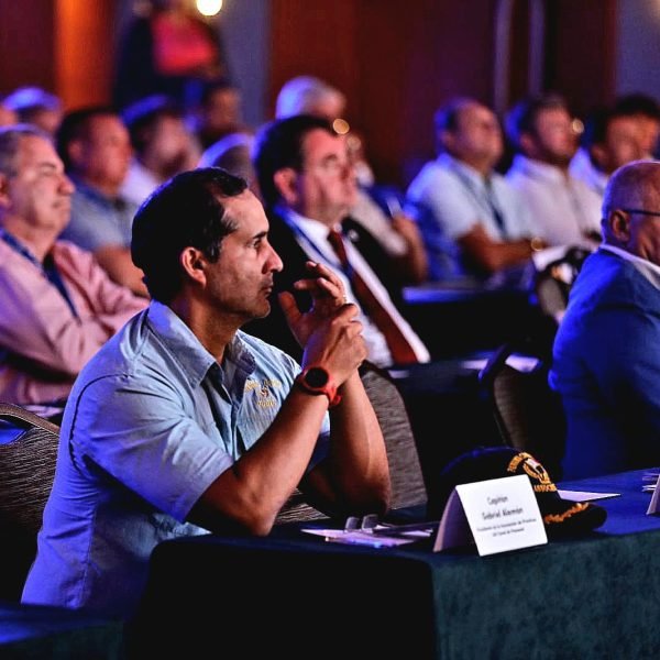 Prácticos del Canal de Panamá abogan por normas globales de obligatorio cumplimiento en materia de seguridad para las operaciones relacionadas con el practicaje